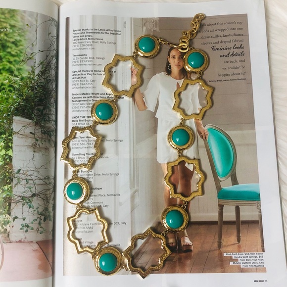 Gold and green necklace - Picture 1 of 8